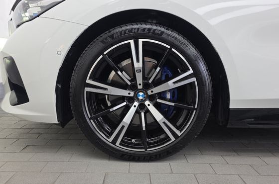 BMW 5-Series 530e xDrive M Sport — пробег 4 416 км — фото 5 из 5
