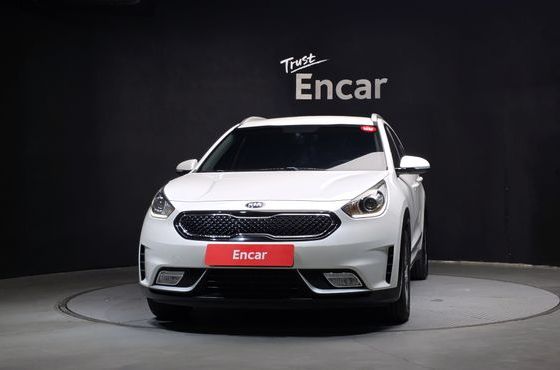 Kia Niro Luxury — пробег 76 725 км — фото 3 из 5