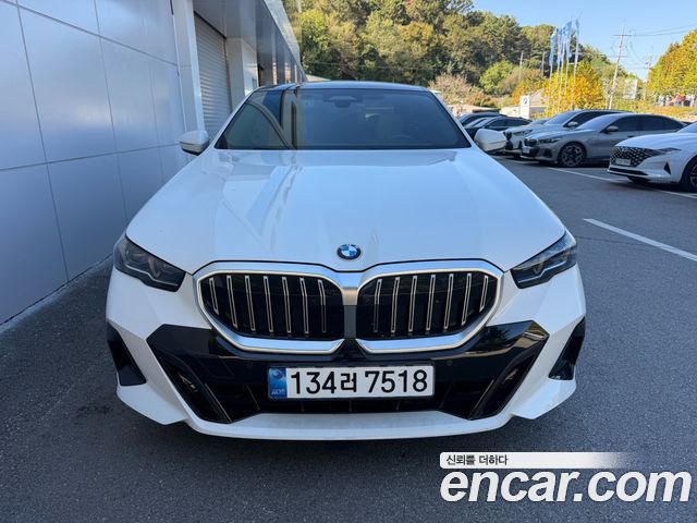 BMW 5-Series 520i M Sport — пробег 7 870 км — фото 1 из 3