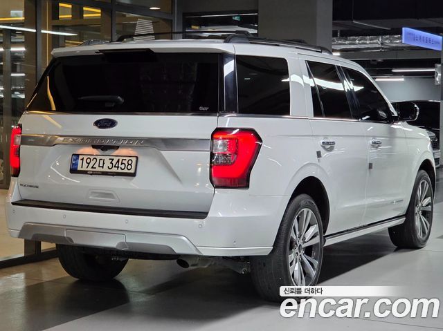 Ford Expedition Platinum 4WD 7Seater — пробег 60 000 км — фото 3 из 5