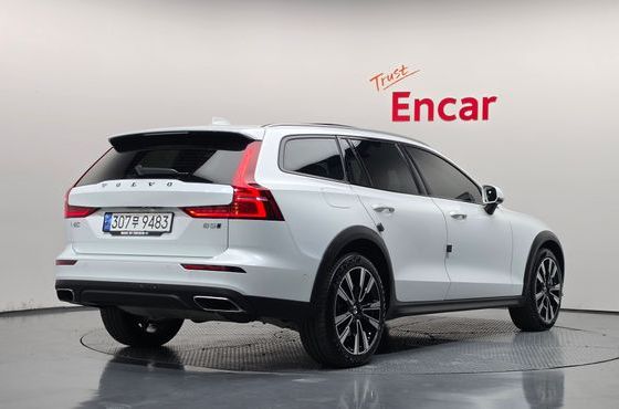 Volvo V60 B5 Pro AWD — пробег 26 025 км — фото 2 из 5