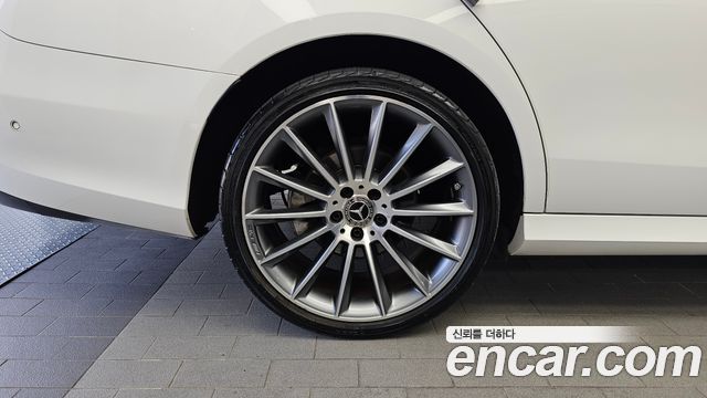 Mercedes-Benz E-Class E300 4MATIC AMG Line — пробег 83 779 км — фото 5 из 5