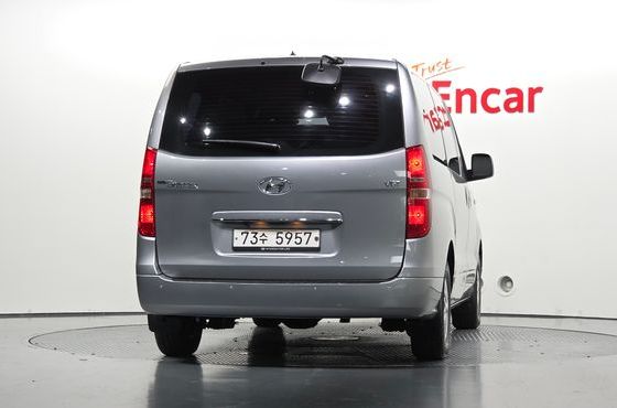 Hyundai Starex 12-Seater Wagon Smart — пробег 59 556 км — фото 4 из 5
