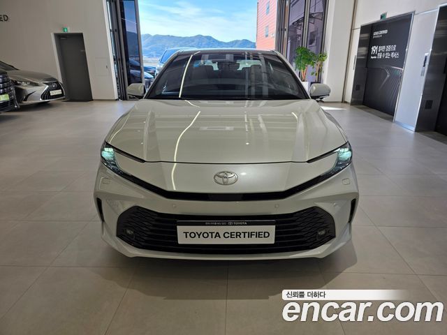 Toyota Camry 2.5 XLE Premium Hybrid — пробег 2 126 км — фото 3 из 5