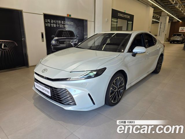 Toyota Camry 2.5 XLE Hybrid — пробег 6 790 км — фото 1 из 5