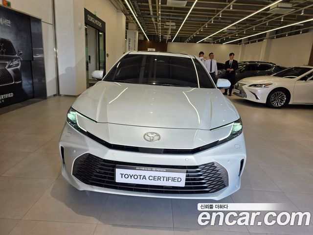 Toyota Camry 2.5 XLE Hybrid — пробег 6 790 км — фото 3 из 5