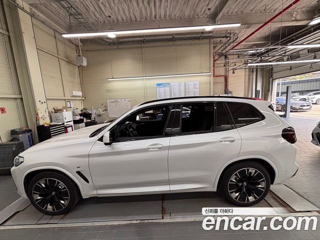 BMW iX3 M Sports — пробег 5 300 км — фото 2 из 5