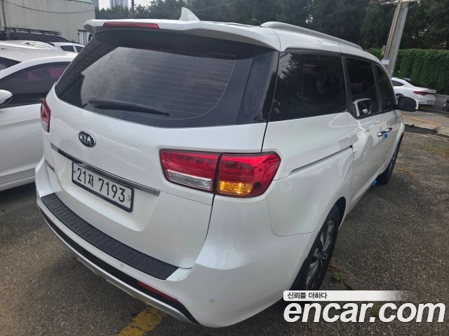 Kia Carnival 9-seater Luxury — пробег 206 000 км — фото 5 из 5