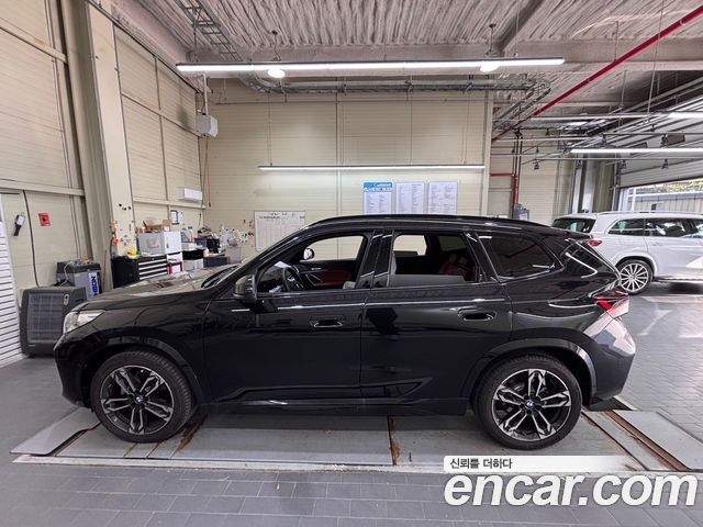 BMW X1 xDrive 20i M Sport — пробег 4 400 км — фото 2 из 5