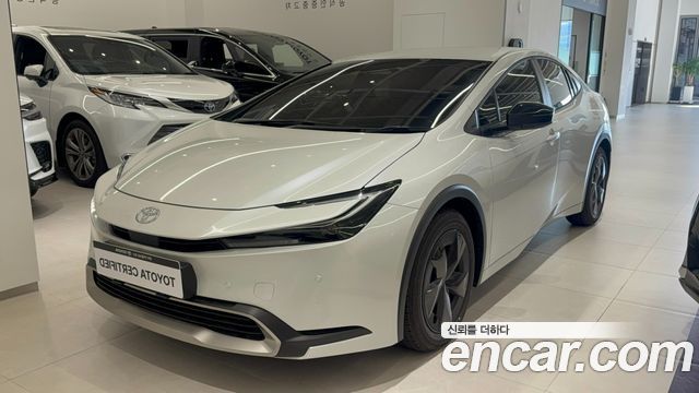 Toyota Prius 2.0 PHEV SE — пробег 3 555 км — фото 1 из 5
