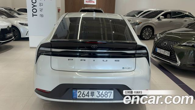 Toyota Prius 2.0 PHEV SE — пробег 3 555 км — фото 4 из 5