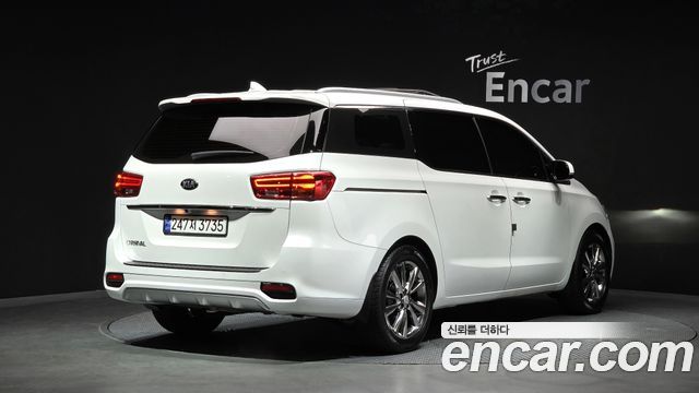 Kia Carnival Gasoline 9-Seater Prestige — пробег 71 212 км — фото 2 из 5