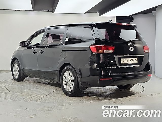Kia Carnival 11-seater Deluxe — пробег 146 000 км — фото 3 из 5