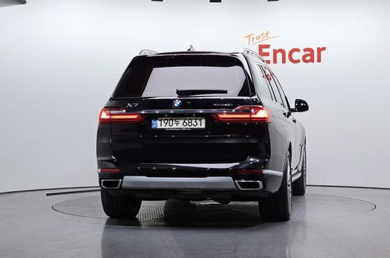 BMW X7 xDrive 40i Design Pure Excellence 7-Seater — пробег 71 598 км — фото 4 из 5