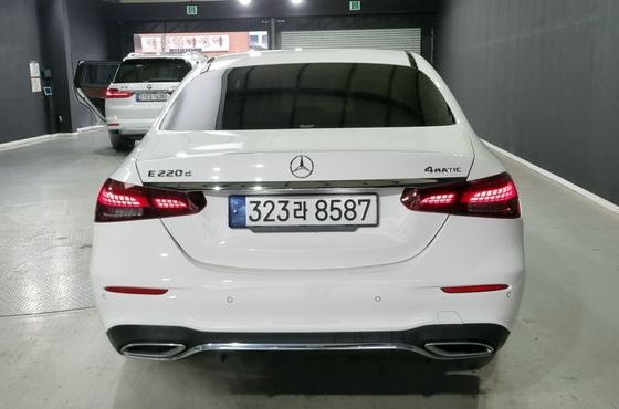 Mercedes-Benz E-Class E220d 4MATIC AMG Line — пробег 48 000 км — фото 4 из 5