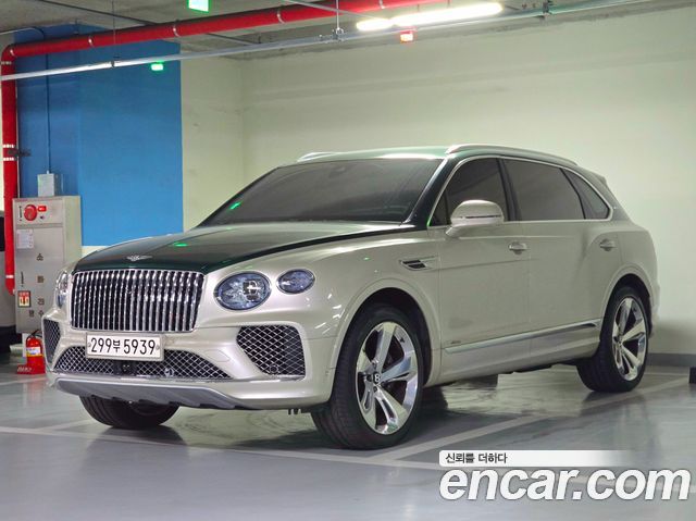 Bentley Bentayga 4.0 V8 EWB First Edition — пробег 12 800 км — фото 1 из 5