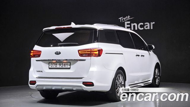 Kia Carnival из Кореи Encar