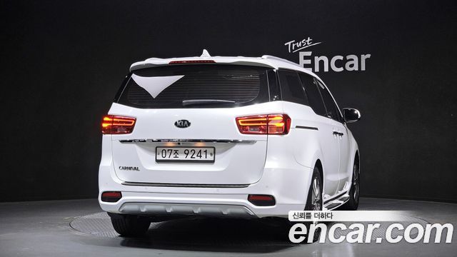 Kia Carnival из Кореи Encar