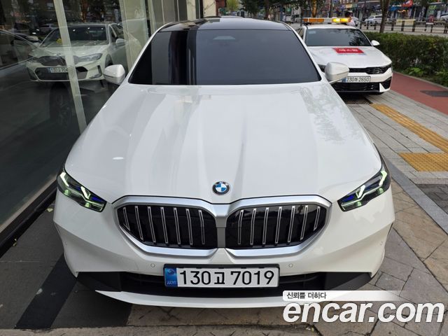BMW 5-Series 520i — пробег 2 300 км — фото 1 из 5