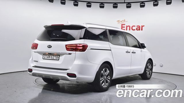 Kia Carnival из Кореи Encar