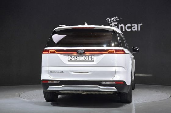 Kia Carnival 9-Seater Signature — пробег 66 819 км — фото 4 из 5