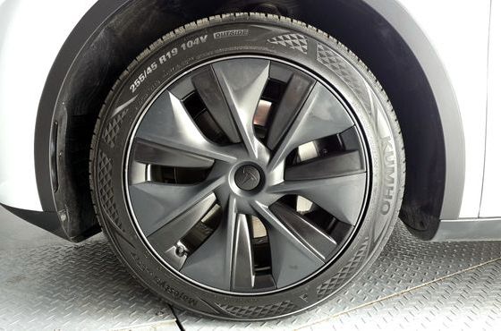 Tesla Model Y Long Range AWD — пробег 32 851 км — фото 5 из 5