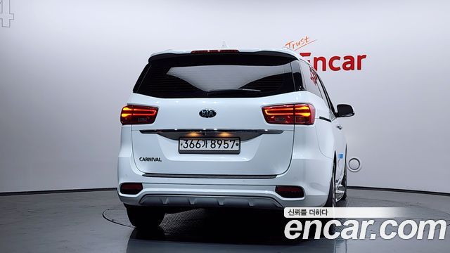Kia Carnival из Кореи Encar