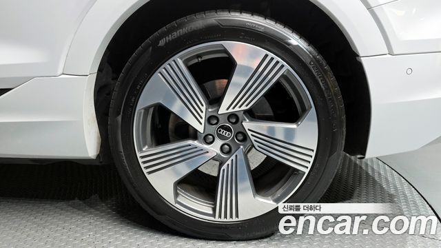 Audi e-tron из Кореи Encar