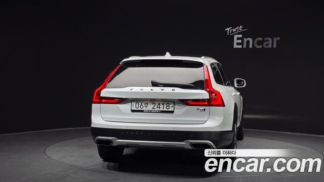 Volvo V90 T5 Pro AWD — пробег 72 444 км — фото 4 из 5