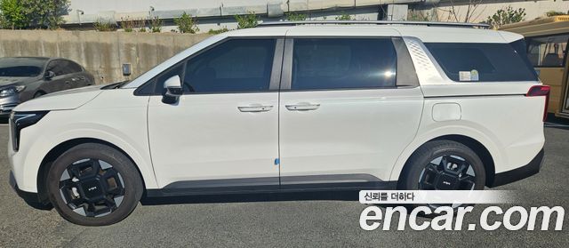 Kia Carnival HEV 9 seater Prestige — пробег 17 800 км — фото 3 из 5