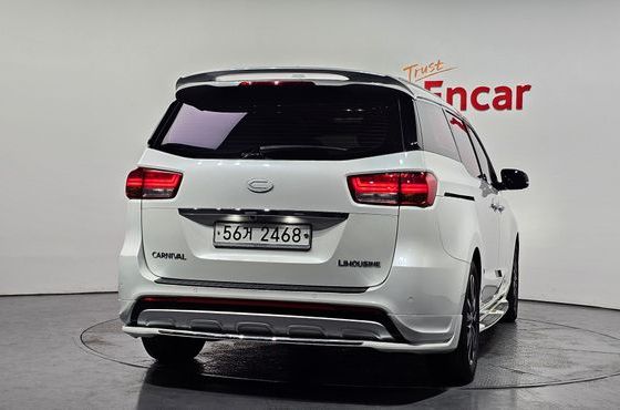 Kia Carnival 7-seater Limousine VIP — пробег 70 711 км — фото 4 из 5