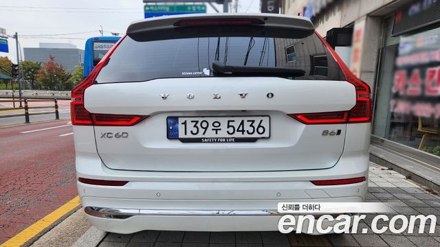 Volvo XC60 B6 Ultimate Bright — пробег 17 901 км — фото 4 из 5