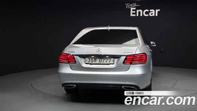 Mercedes-Benz E-Class E220 Bluetec Avantgarde Sport — пробег 232 821 км — фото 4 из 5