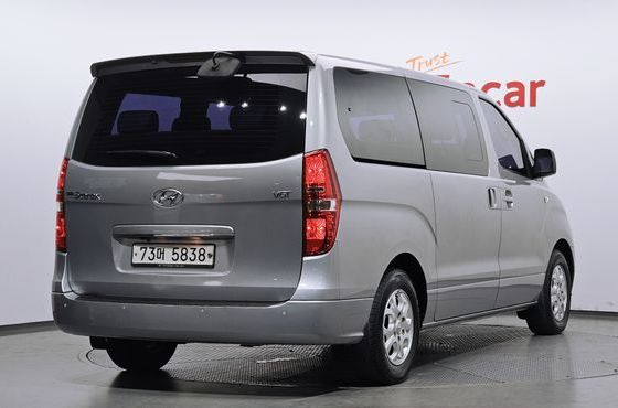 Hyundai Starex 12-Seater Wagon CVX Luxury — пробег 213 911 км — фото 2 из 5
