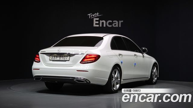 Mercedes-Benz E-Class E220d Avantgarde — пробег 112 648 км — фото 2 из 5