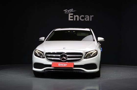 Mercedes-Benz E-Class E220d Avantgarde — пробег 112 648 км — фото 3 из 5