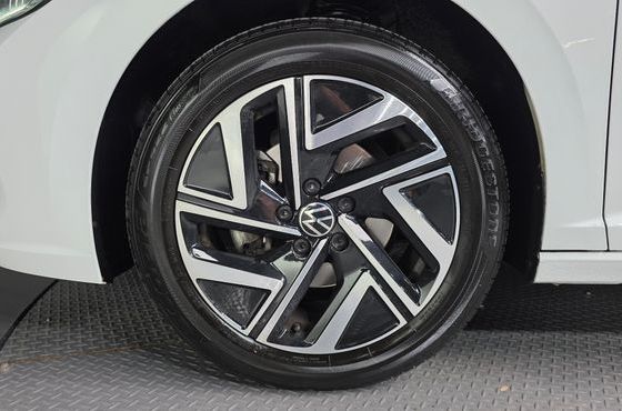 Volkswagen Jetta 1.5 TSI Prestige — пробег 15 799 км — фото 5 из 5