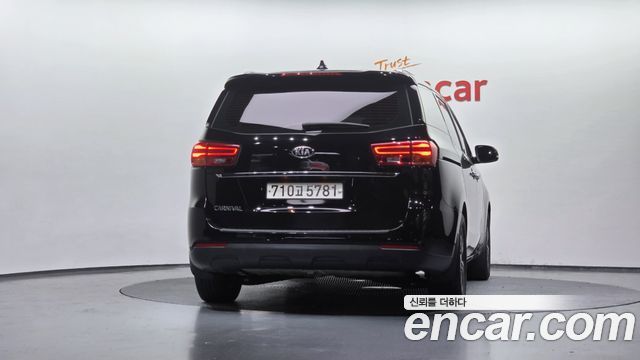 Kia Carnival Gasoline 11-Seater Prestige — пробег 105 429 км — фото 4 из 5
