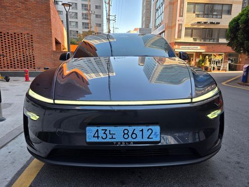 Tesla Model Y Premium RWD — пробег 756 км — фото 1 из 5