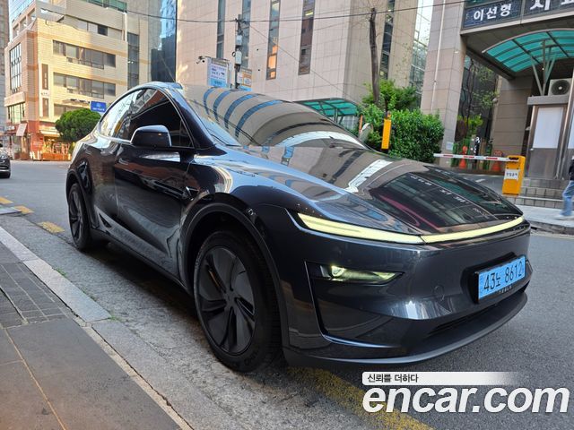 Tesla Model Y Premium RWD — пробег 756 км — фото 3 из 5