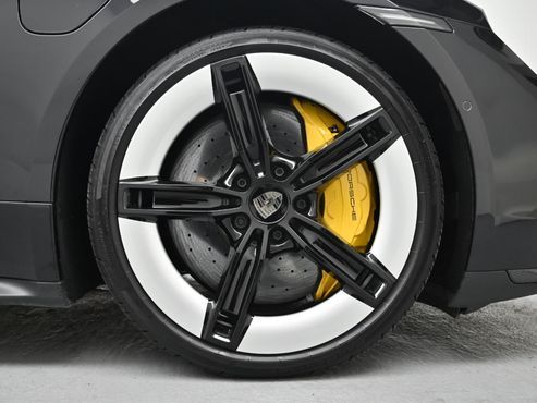 Porsche Taycan Turbo S — пробег 12 170 км — фото 5 из 5