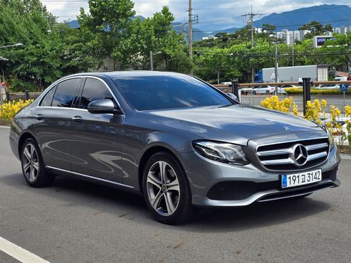 Mercedes-Benz E-Class E220d Avantgarde — пробег 104 000 км — фото 2 из 5