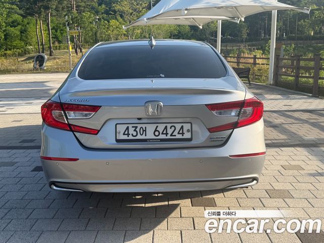 Honda Accord 2.0 Hybrid Touring — пробег 70 800 км — фото 4 из 5