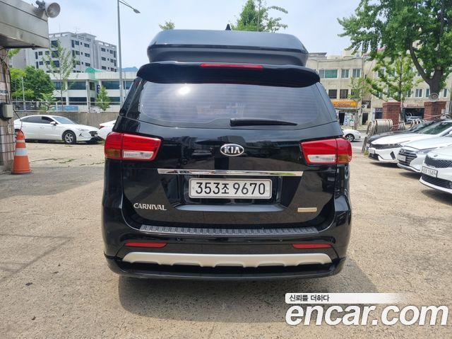 Kia Carnival 9-seater Hi-Limousine Prestige — пробег 218 000 км — фото 4 из 5