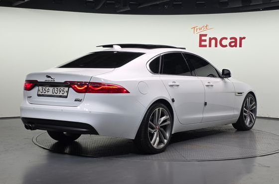 Jaguar XF 20d Prestige AWD — пробег 144 989 км — фото 2 из 5