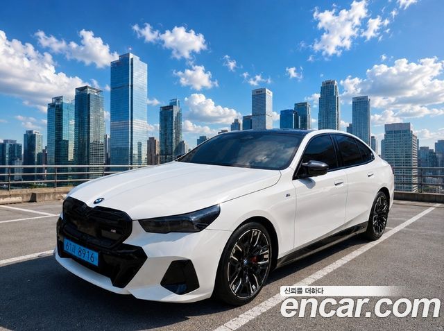 BMW i5 M60 xDrive — пробег 61 000 км — фото 1 из 5