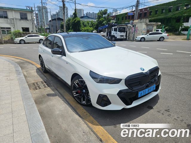 BMW i5 M60 xDrive — пробег 61 000 км — фото 2 из 5
