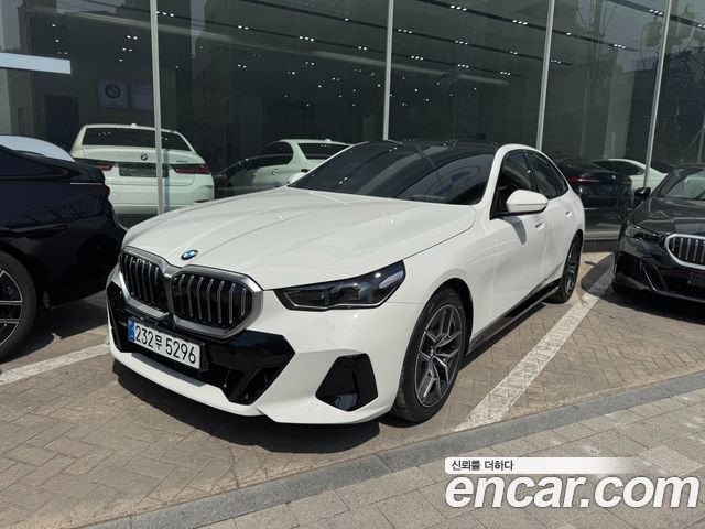 BMW 5-Series 520i M Sport — пробег 1 000 км — фото 2 из 5