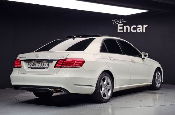 Mercedes-Benz E-Class E250 CDI 4MATIC — пробег 136 003 км — фото 2 из 5