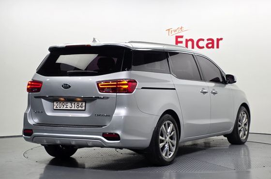 Kia Carnival 7-Seater Limousine VIP — пробег 117 504 км — фото 2 из 5